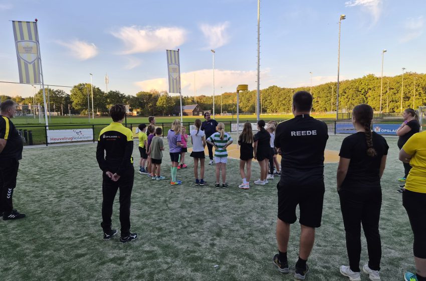  Jeugdtrainers krijgen extra scholing van het KNKV